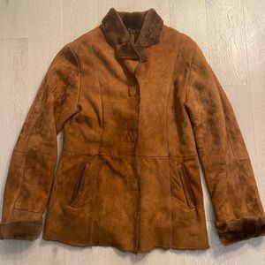 100% Spanish lamb shearling brown/metal magnet snap button closure. Super soft.